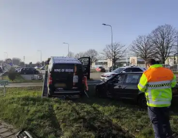 Ongeval tussen bestelbus en personenwagen
