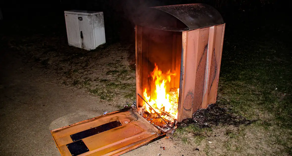 Container in brand na harde klap