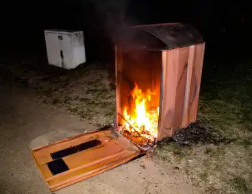 Container in brand na harde klap