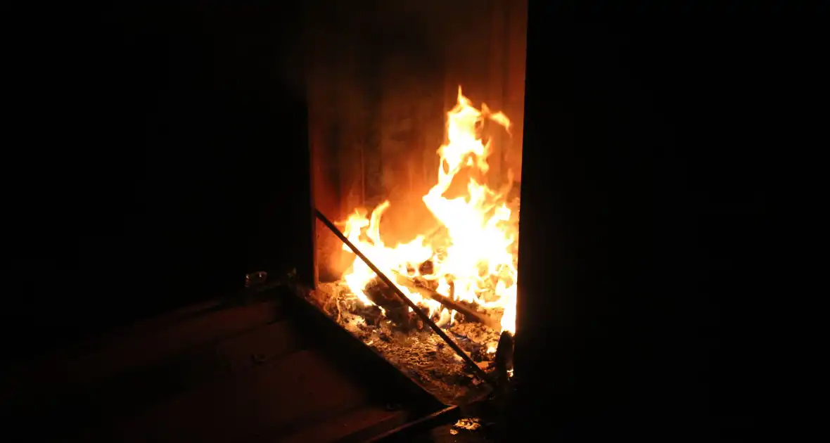 Container in brand na harde klap - Foto 2
