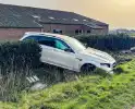 Mercedes AMG belandt in sloot