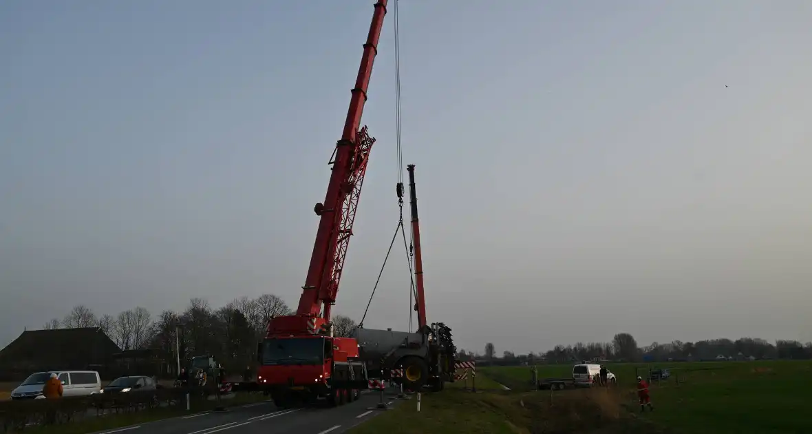 Eenzijdig ongeval met giertank op provinciale weg - Foto 12