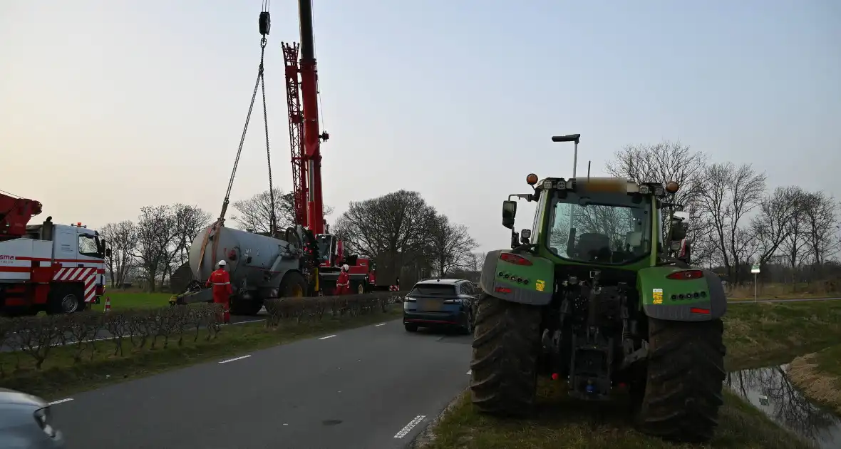 Eenzijdig ongeval met giertank op provinciale weg - Foto 14