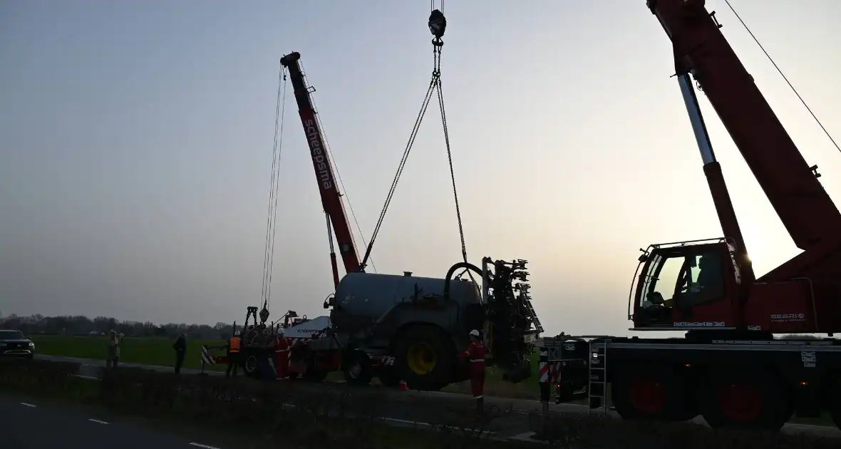 Eenzijdig ongeval met giertank op provinciale weg - Foto 15