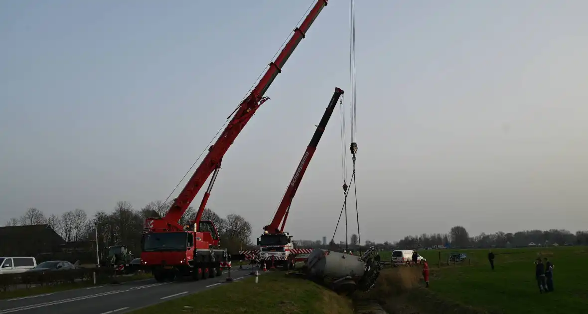 Eenzijdig ongeval met giertank op provinciale weg - Foto 6