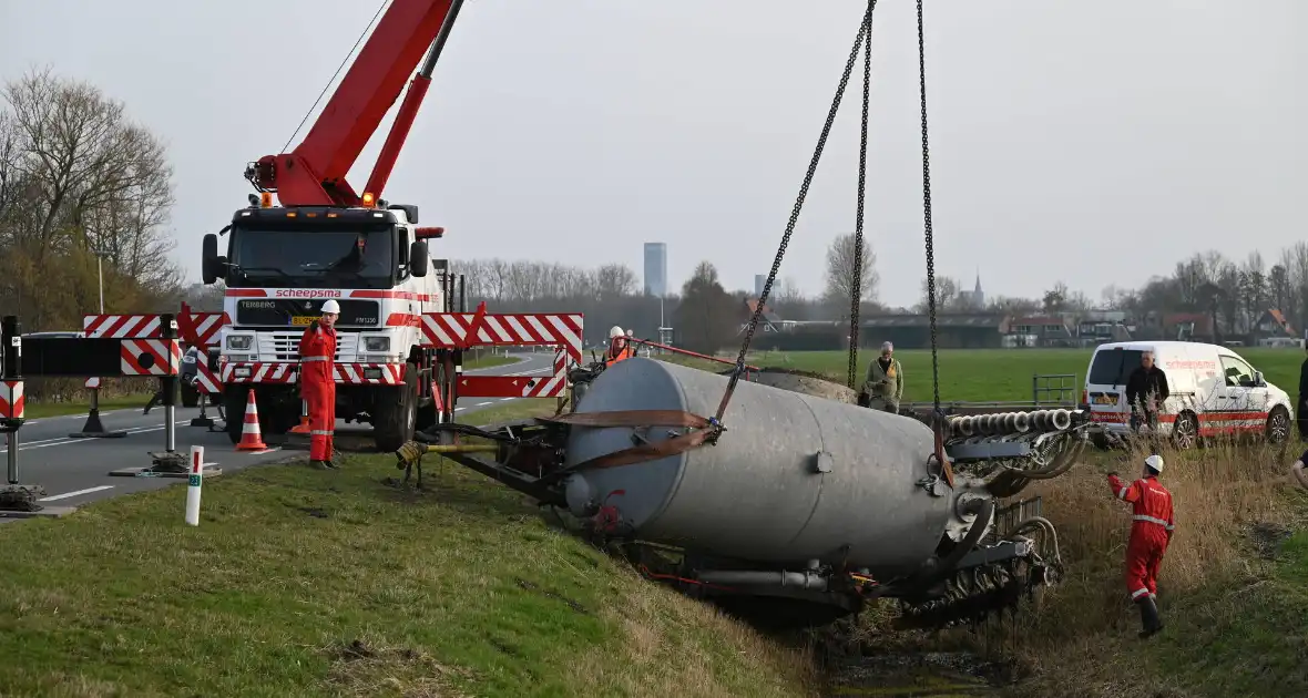 Eenzijdig ongeval met giertank op provinciale weg - Foto 7