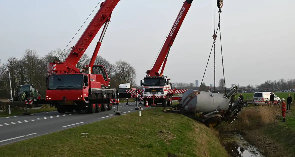 Eenzijdig ongeval met giertank op provinciale weg - Foto 8