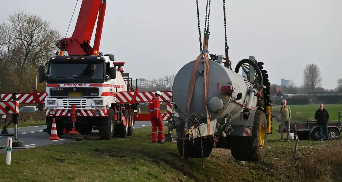 Eenzijdig ongeval met giertank op provinciale weg - Foto 9