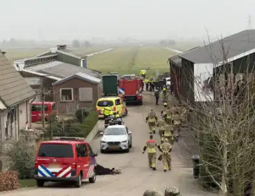 Auto rijdt van dijk en belandt in sloot tijdens achtervolging