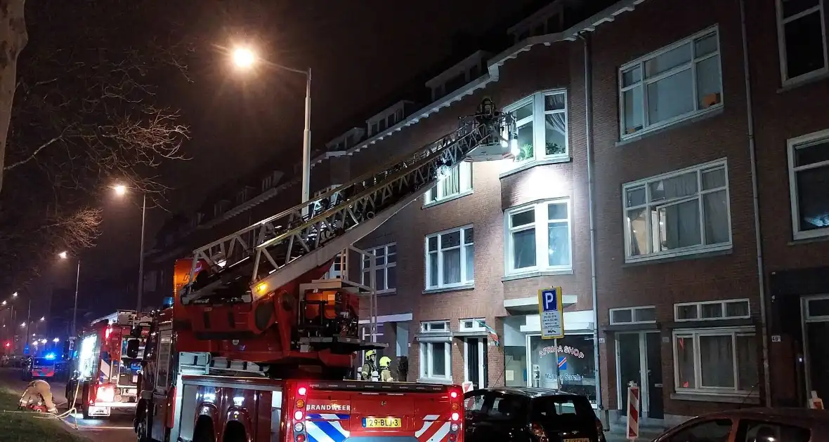 Middelbrand in woning zorgt voor grote inzet