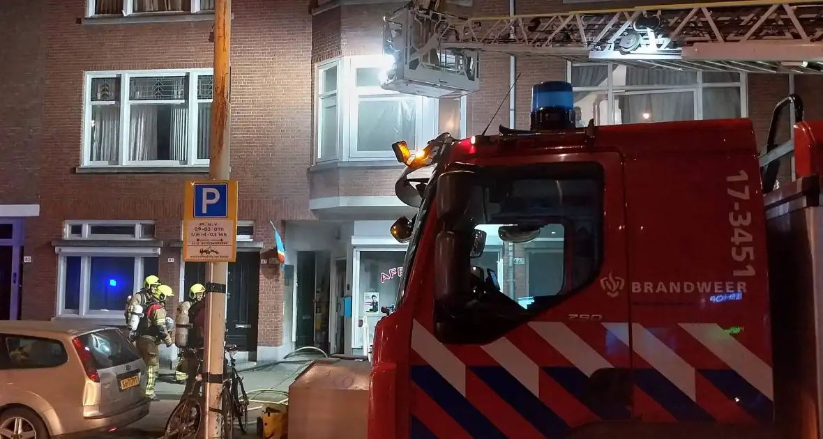 Middelbrand in woning zorgt voor grote inzet - Foto 1