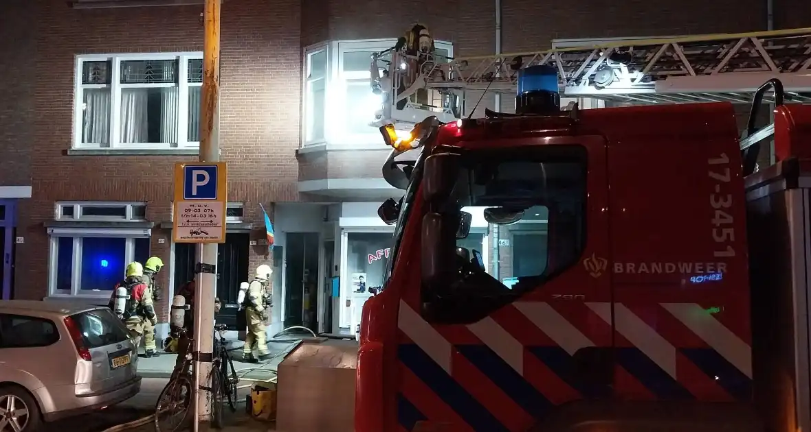 Middelbrand in woning zorgt voor grote inzet - Foto 2