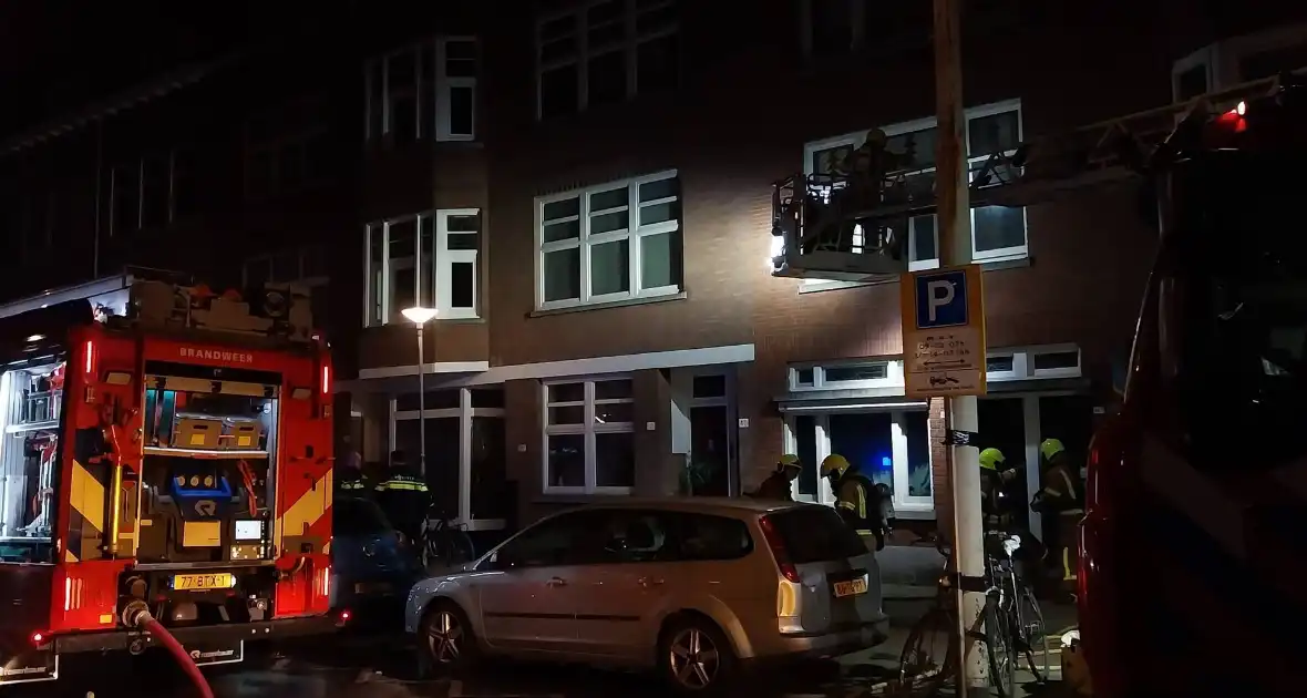 Middelbrand in woning zorgt voor grote inzet - Foto 3
