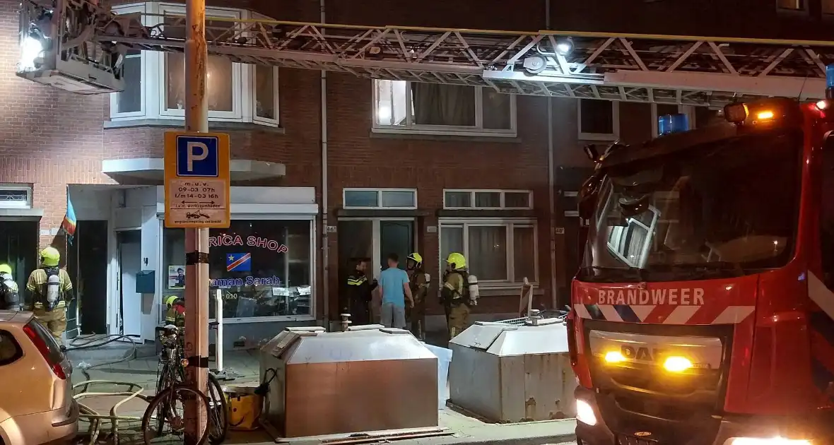 Middelbrand in woning zorgt voor grote inzet - Foto 4
