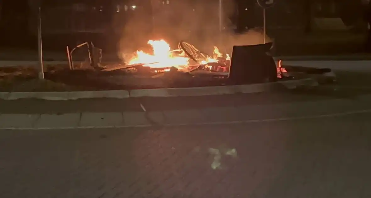 Brandstichting door jongeren zorgt voor overlast - Foto 1