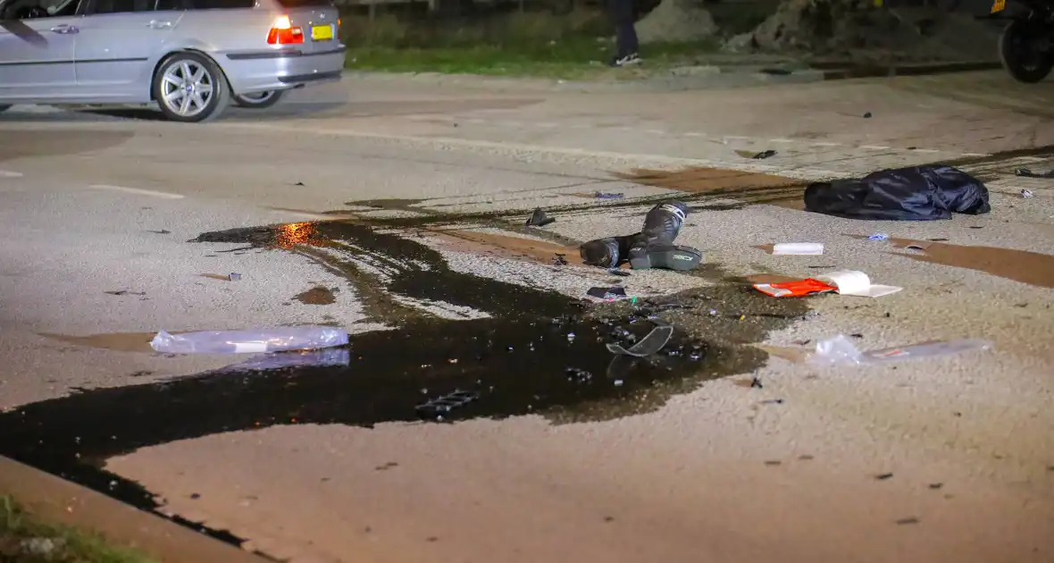 Motorrijder zwaargewond bij aanrijding in havengebied - Foto 3