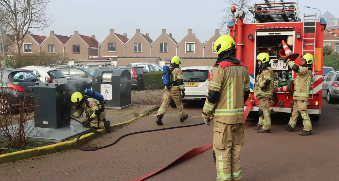 Brand in ondergrondse afvalcontainer geblust - Foto 1