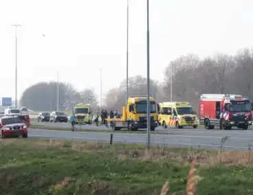 Meerdere voertuigen betrokken bij aanrijding op snelweg