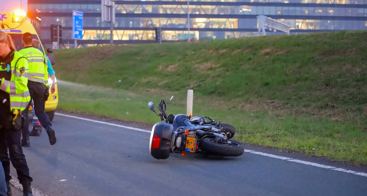 Motorrijdster gewond na ongeval op snelweg - Foto 3