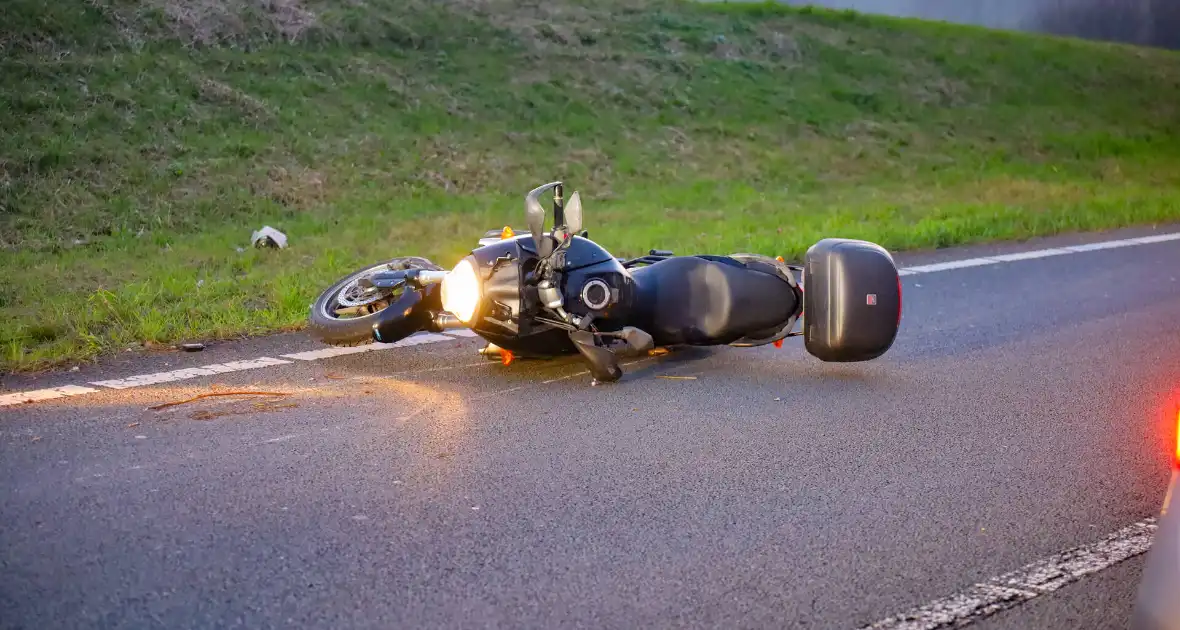 Motorrijdster gewond na ongeval op snelweg - Foto 5