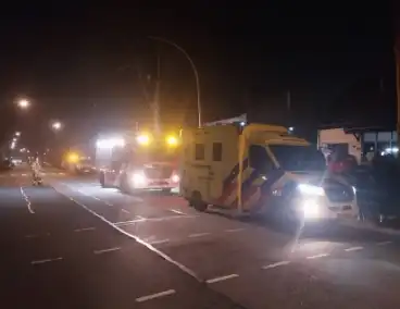 Auto rijdt woning binnen