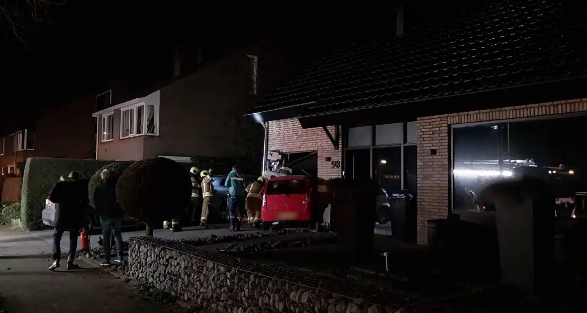 Auto rijdt woning binnen - Foto 4