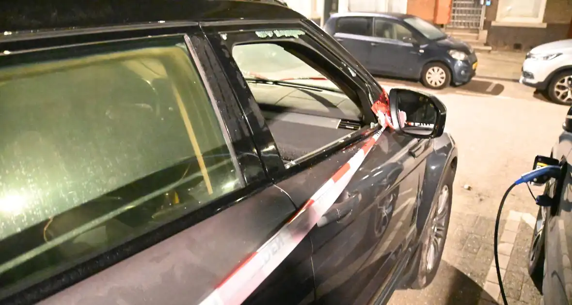Autobrand na ingegooide zijruit - Foto 2