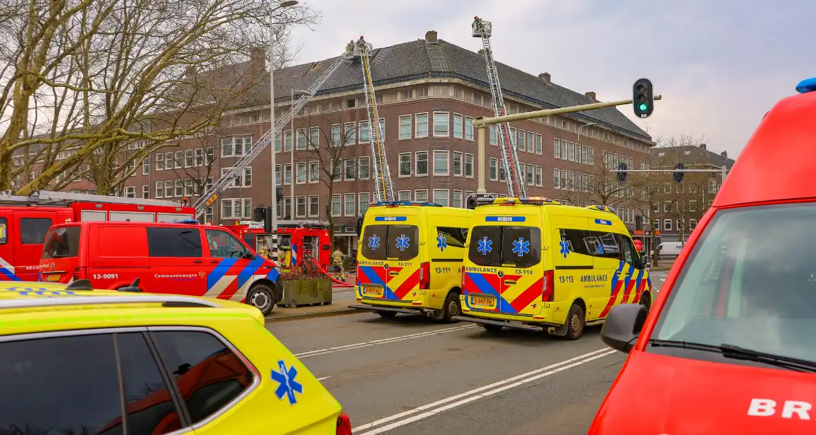 Brandgerucht bij appartementen leidt tot grote brand