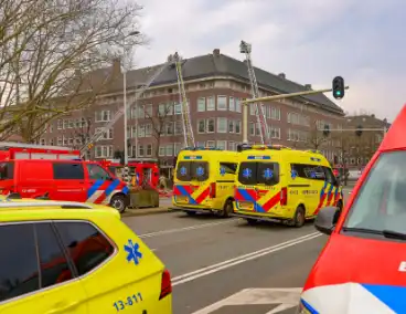 Brandgerucht bij appartementen leidt tot grote brand