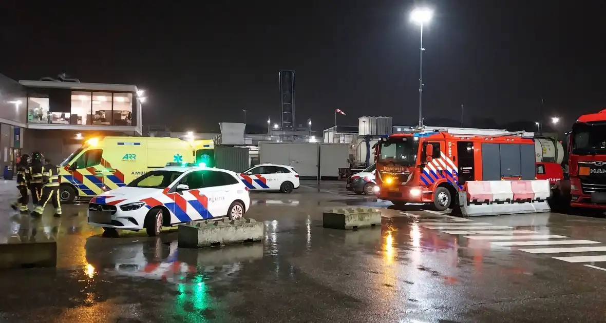 Hulpdiensten in actie bij bedrijfsongeval - Foto 3