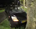 Auto botst tegen bomen