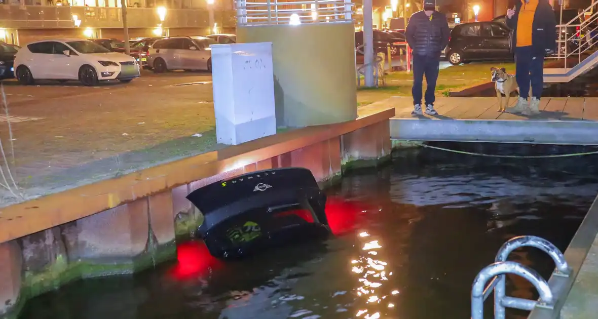Auto te water tijdens parkeren - Foto 2