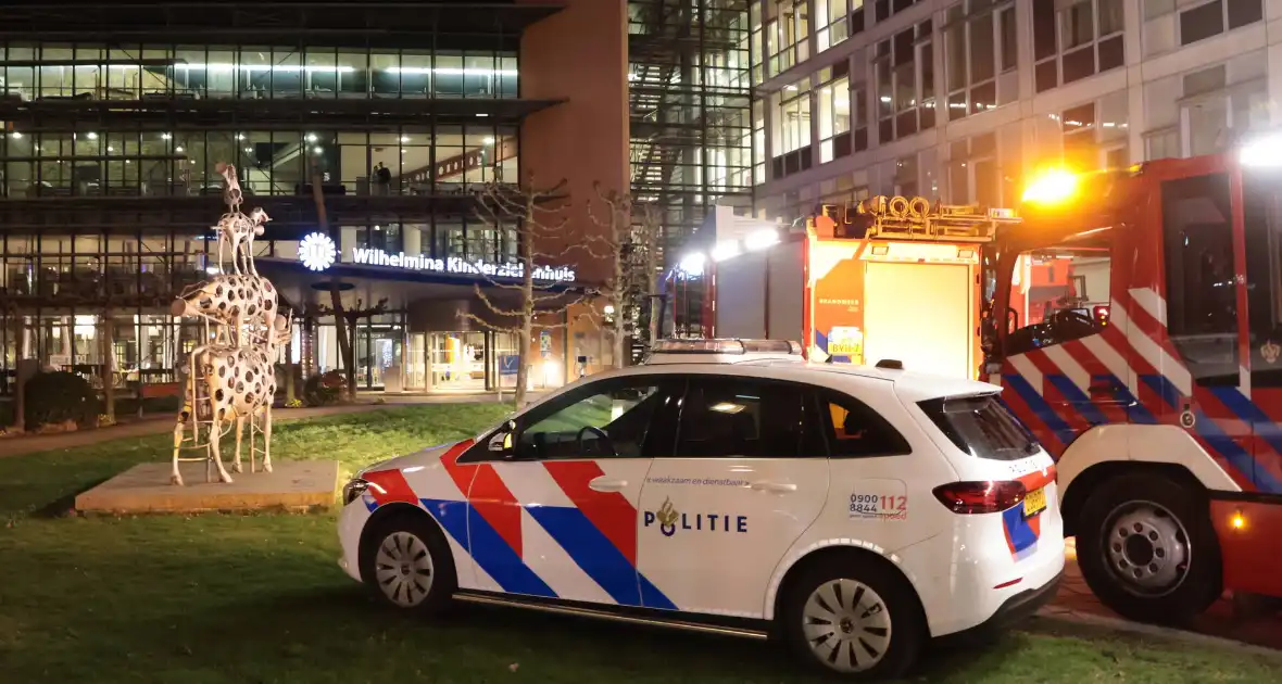 Brand in ziekenhuis leidt tot evacuatie patiënten - Foto 10