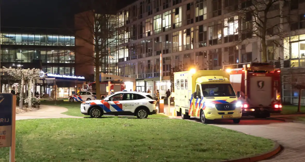 Brand in ziekenhuis leidt tot evacuatie patiënten - Foto 12