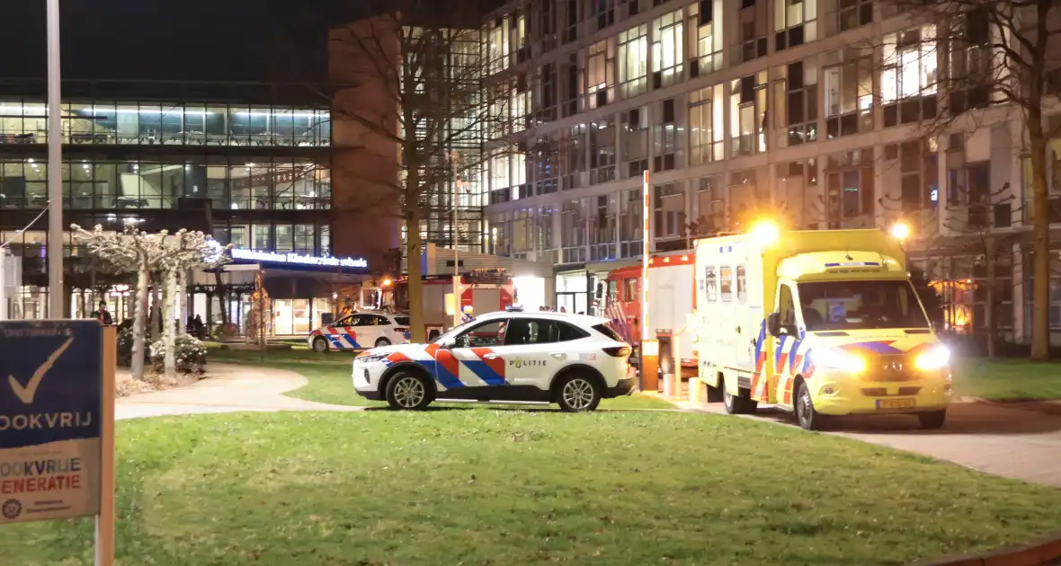 Brand in ziekenhuis leidt tot evacuatie patiënten - Foto 13