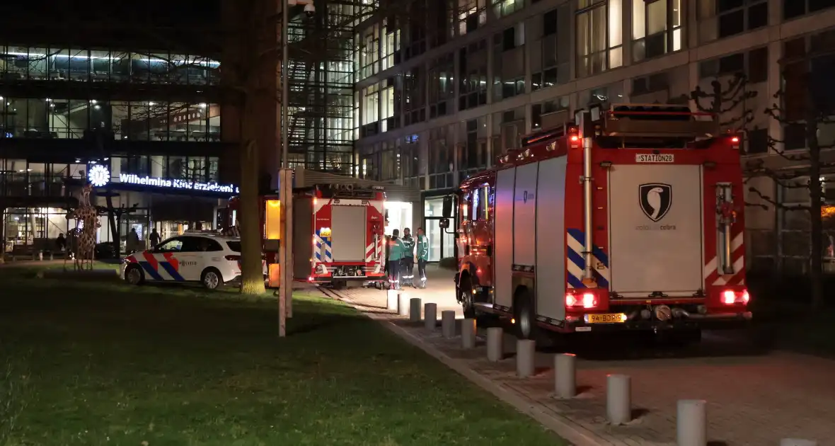 Brand in ziekenhuis leidt tot evacuatie patiënten - Foto 16