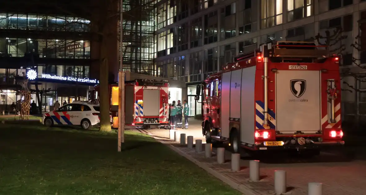 Brand in ziekenhuis leidt tot evacuatie patiënten - Foto 17