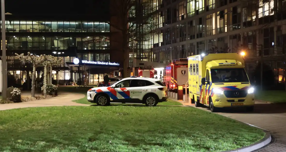 Brand in ziekenhuis leidt tot evacuatie patiënten - Foto 18