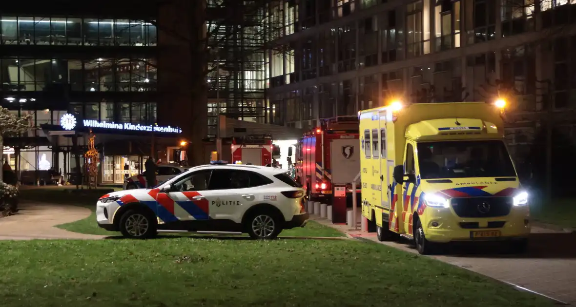 Brand in ziekenhuis leidt tot evacuatie patiënten - Foto 19