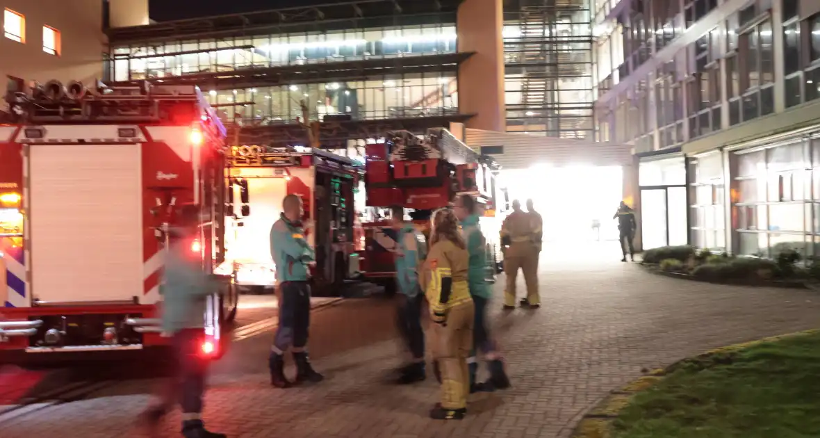 Brand in ziekenhuis leidt tot evacuatie patiënten - Foto 20