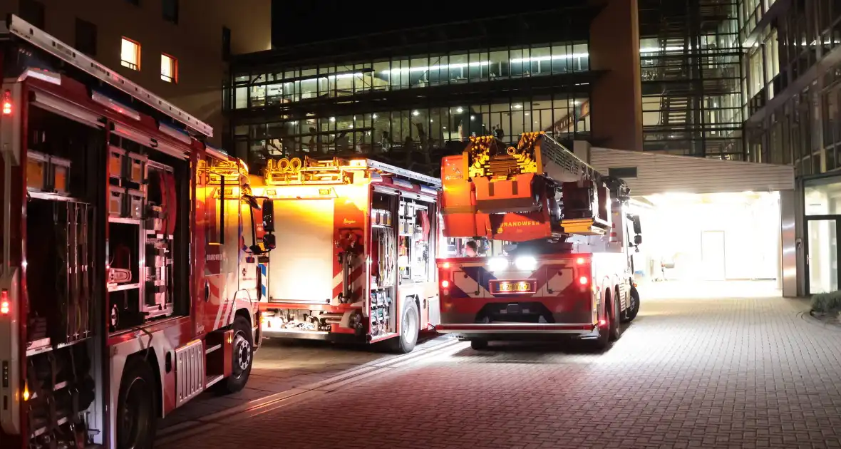 Brand in ziekenhuis leidt tot evacuatie patiënten - Foto 5