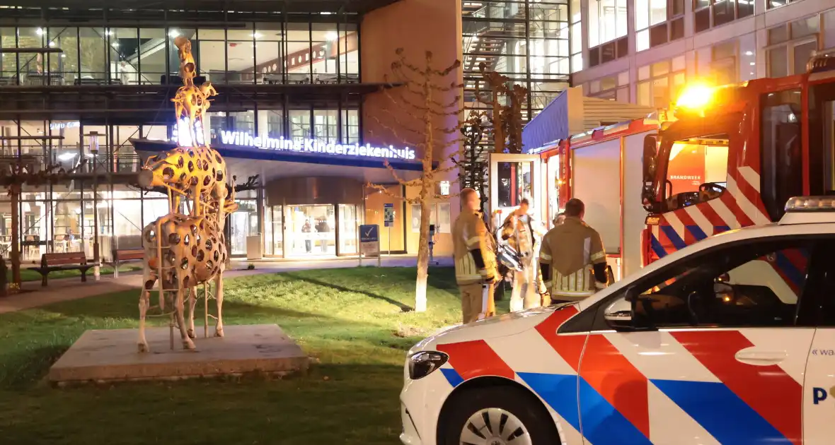 Brand in ziekenhuis leidt tot evacuatie patiënten - Foto 6