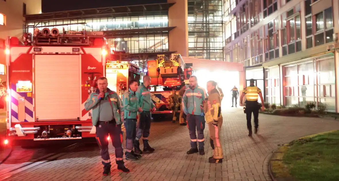 Brand in ziekenhuis leidt tot evacuatie patiënten - Foto 9