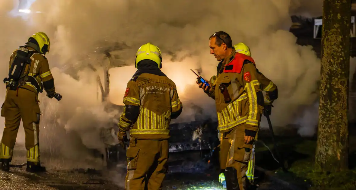 Brand in bestelbusje na harde klap - Foto 10