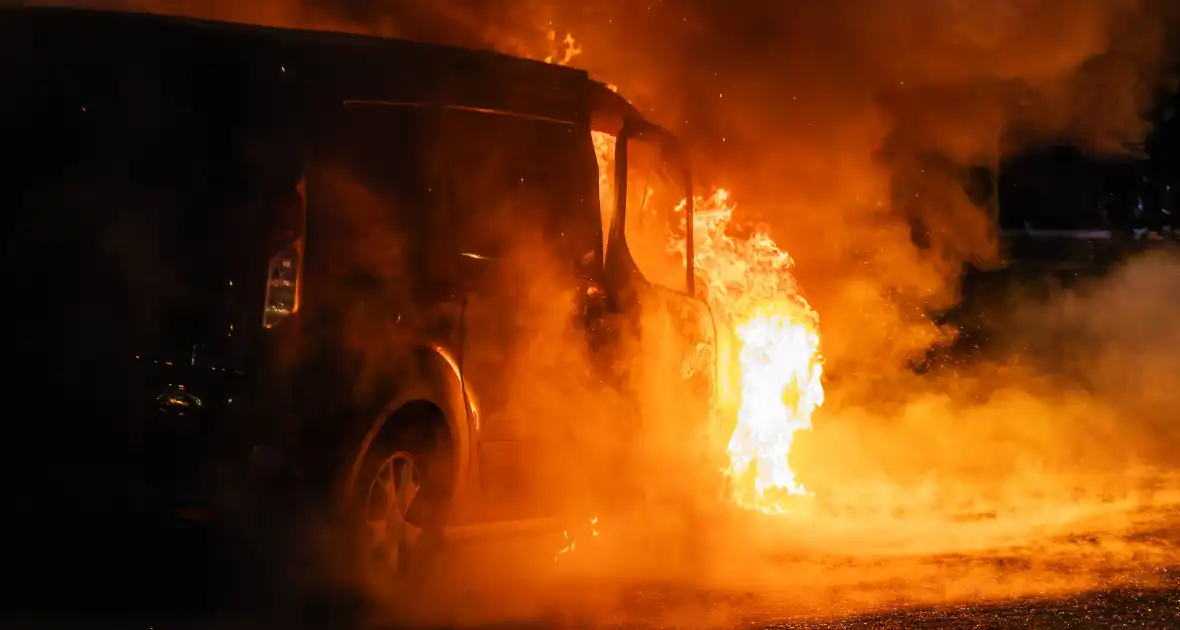 Brand in bestelbusje na harde klap - Foto 11