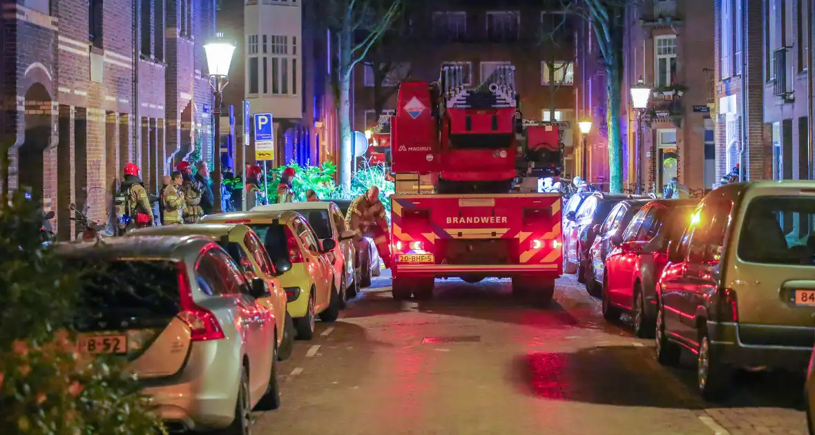 Brand in etagewoning vraagt grote brandweerinzet