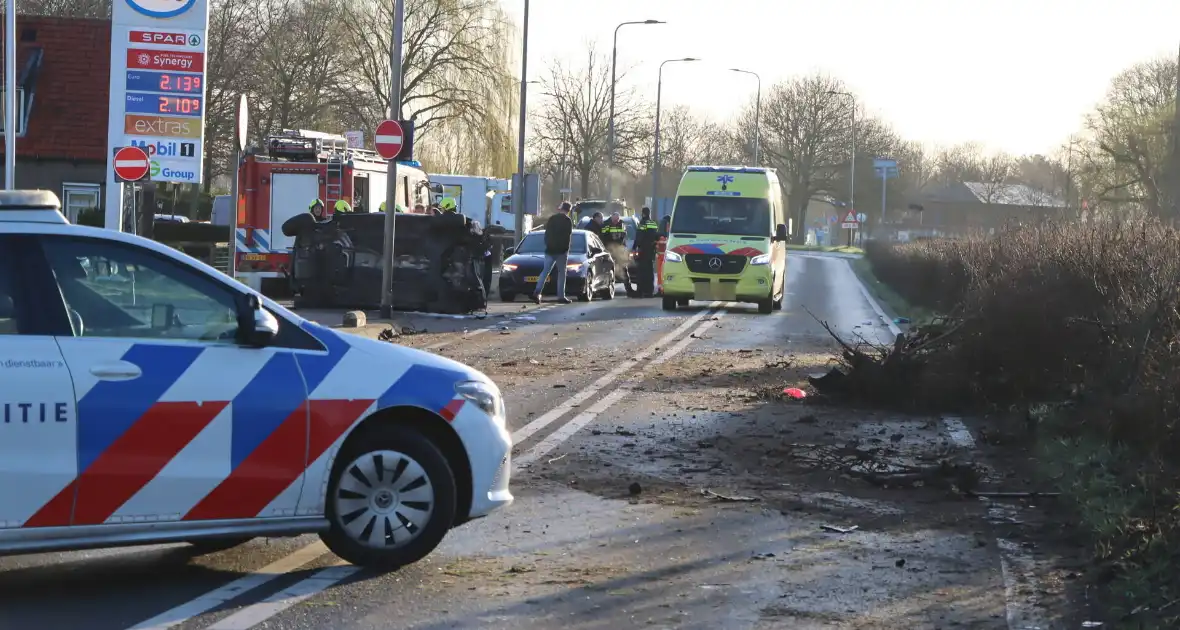 Auto-ongeluk zorgt voor ravage - Foto 14