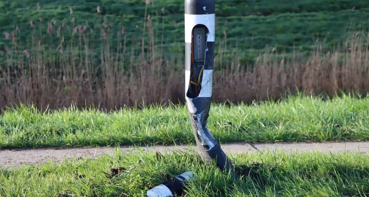 Auto-ongeluk zorgt voor ravage - Foto 27