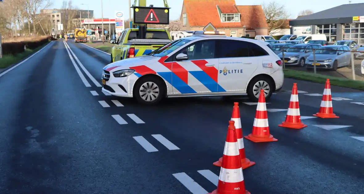 Auto-ongeluk zorgt voor ravage - Foto 29