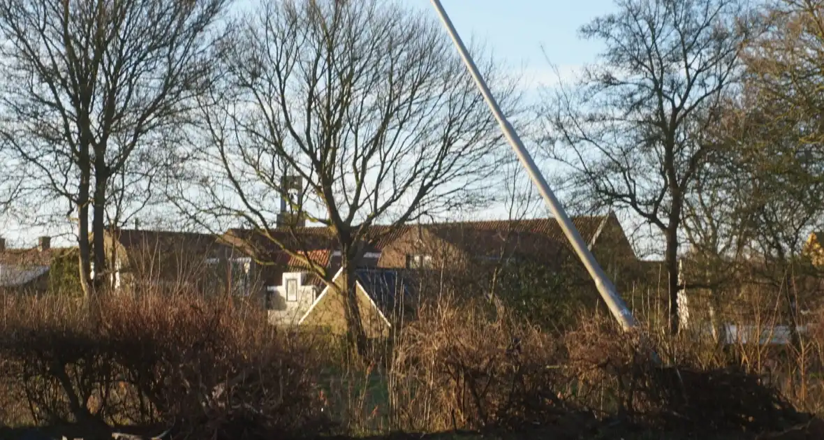 Auto-ongeluk zorgt voor ravage - Foto 5